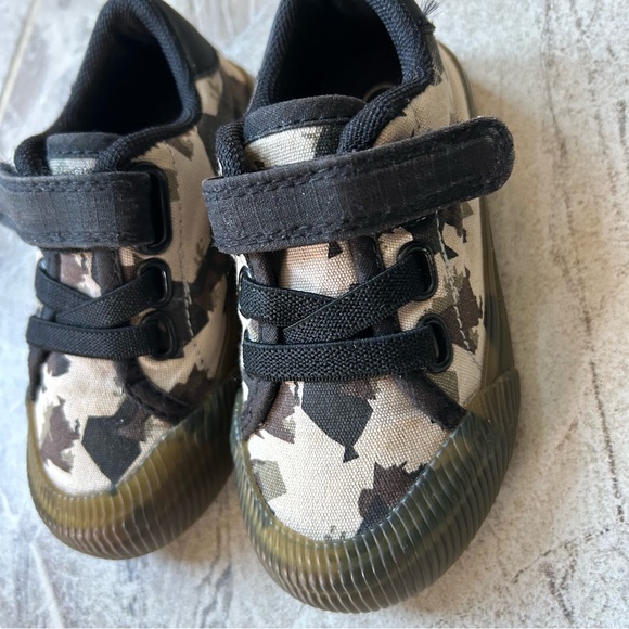 Cat & Jack Toddler Boy Camo Slip On Sneakers, Size 6 - Picture 4 of 11